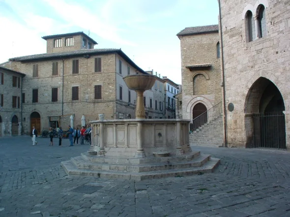 Bevagna borgo Umbria ÔÇö Piandarca Cantalupo di Bevagna