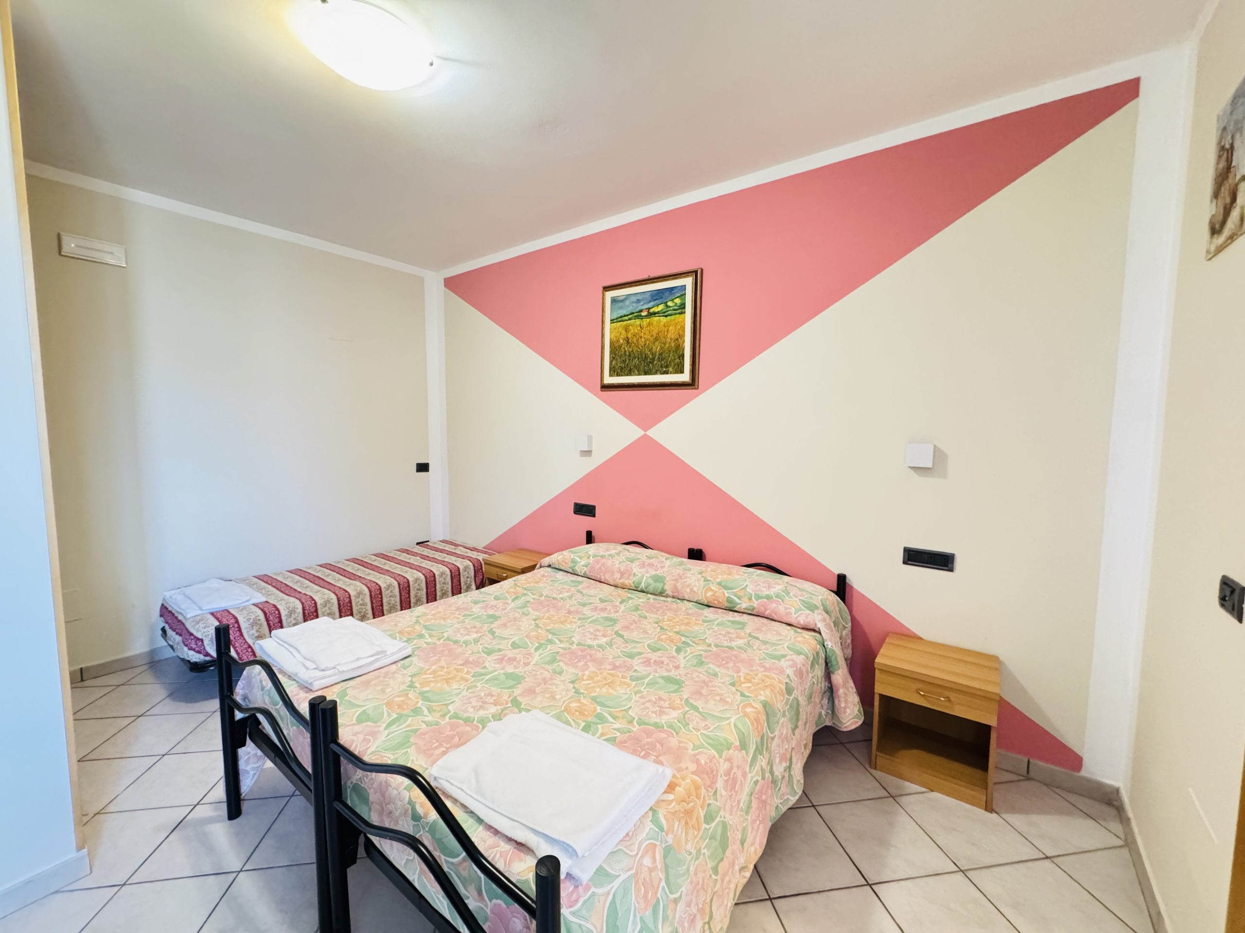 Camera matrimoniale con letto singolo aggiuntivo, Albergo Piandarca Cantalupo