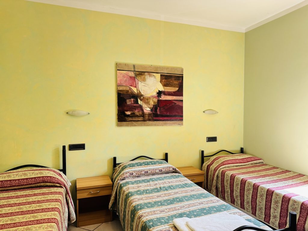 Camera tripla accogliente all'Albergo Piandarca, Cantalupo di Bevagna