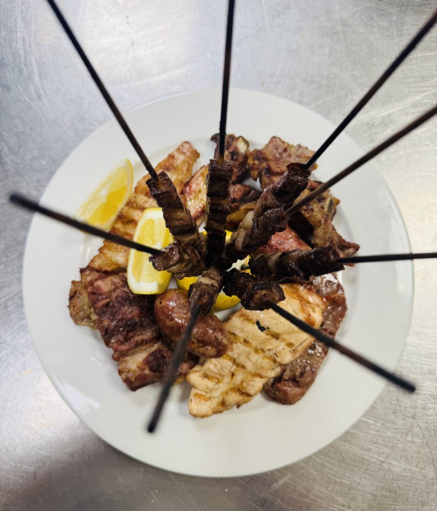 Grigliata e arrosticini alla brace al ristorante Piandarca
